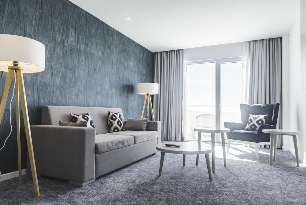 Standard Suite,451753914:JPEG